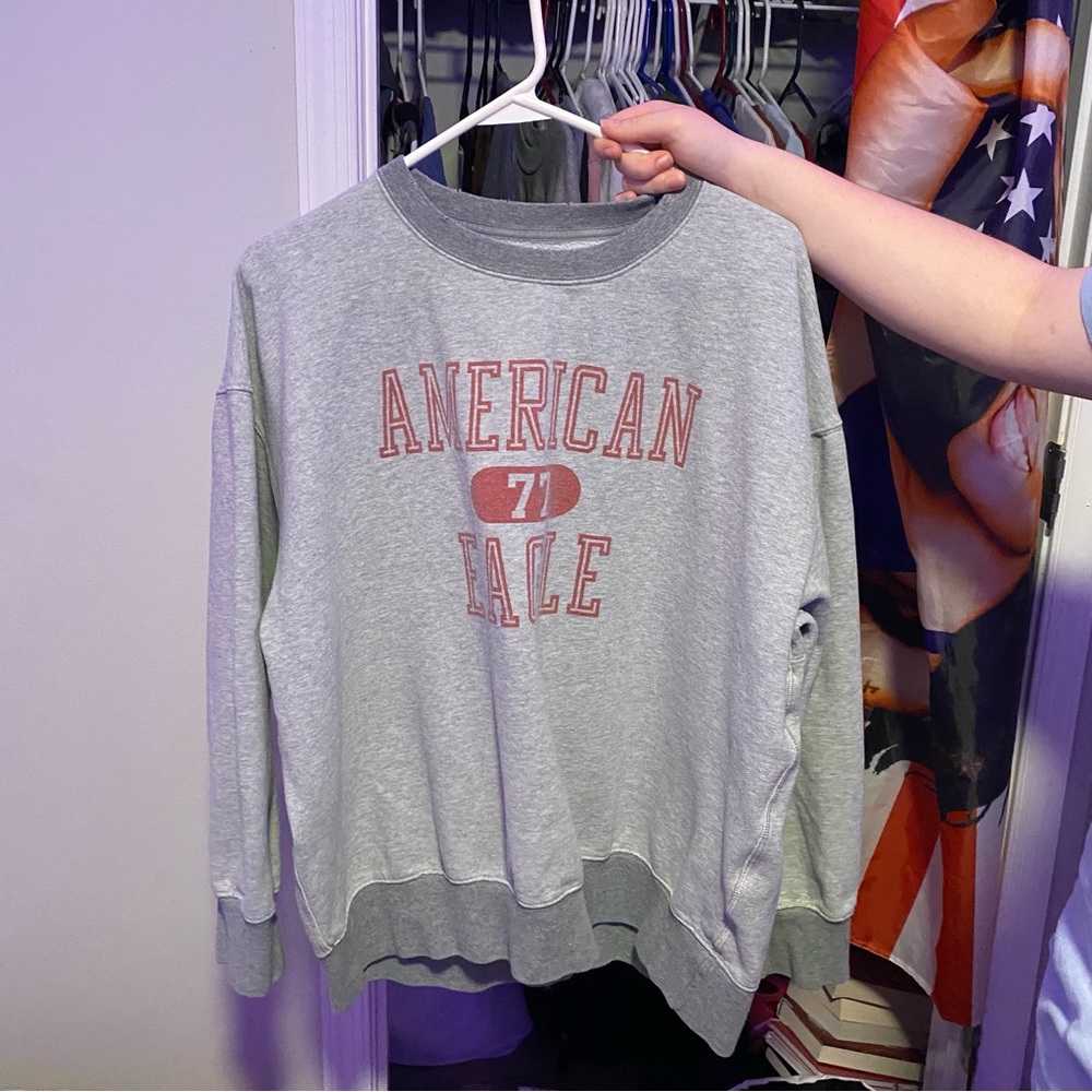 American Eagle women’s gray sweatshirt
